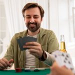 How do time zones affect live online casino play?