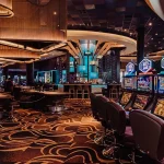 Why does an online slot with dual reel sets boost engagement?